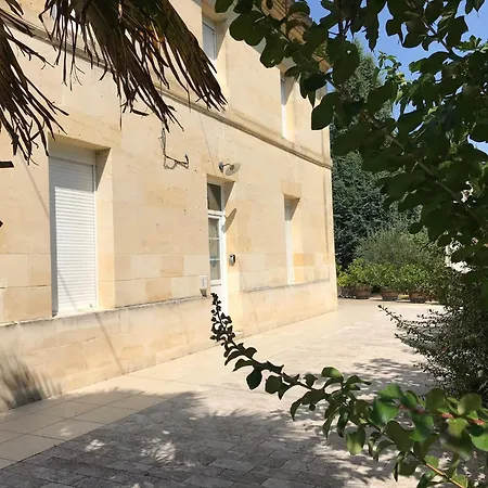 Holiday home De Charme Aux Portes De Castillon La Bataille *