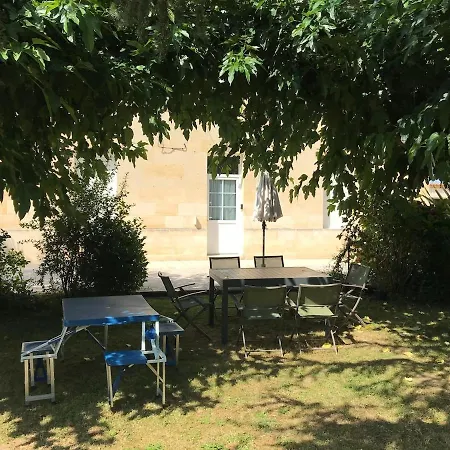 Holiday home De Charme Aux Portes De Castillon La Bataille